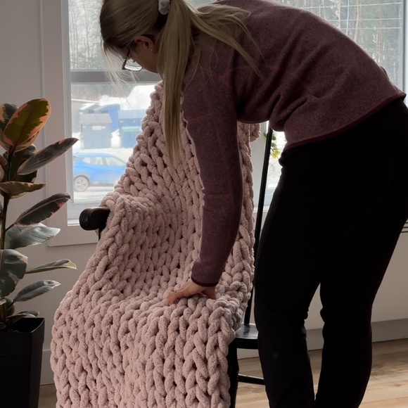 HANDMADE KNIT BLANKET - Picture 5 of 5